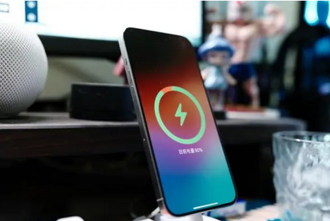隆昌苹果15换屏服务分享用什么充电器给iPhone15充电更好 